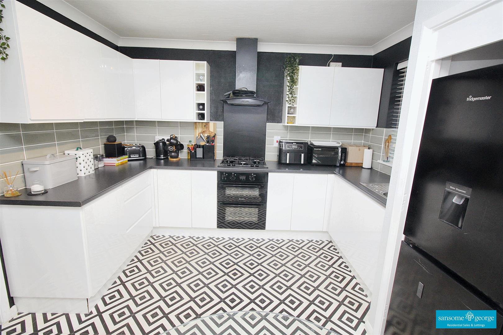 3 bed property in Halpin Close, Reading